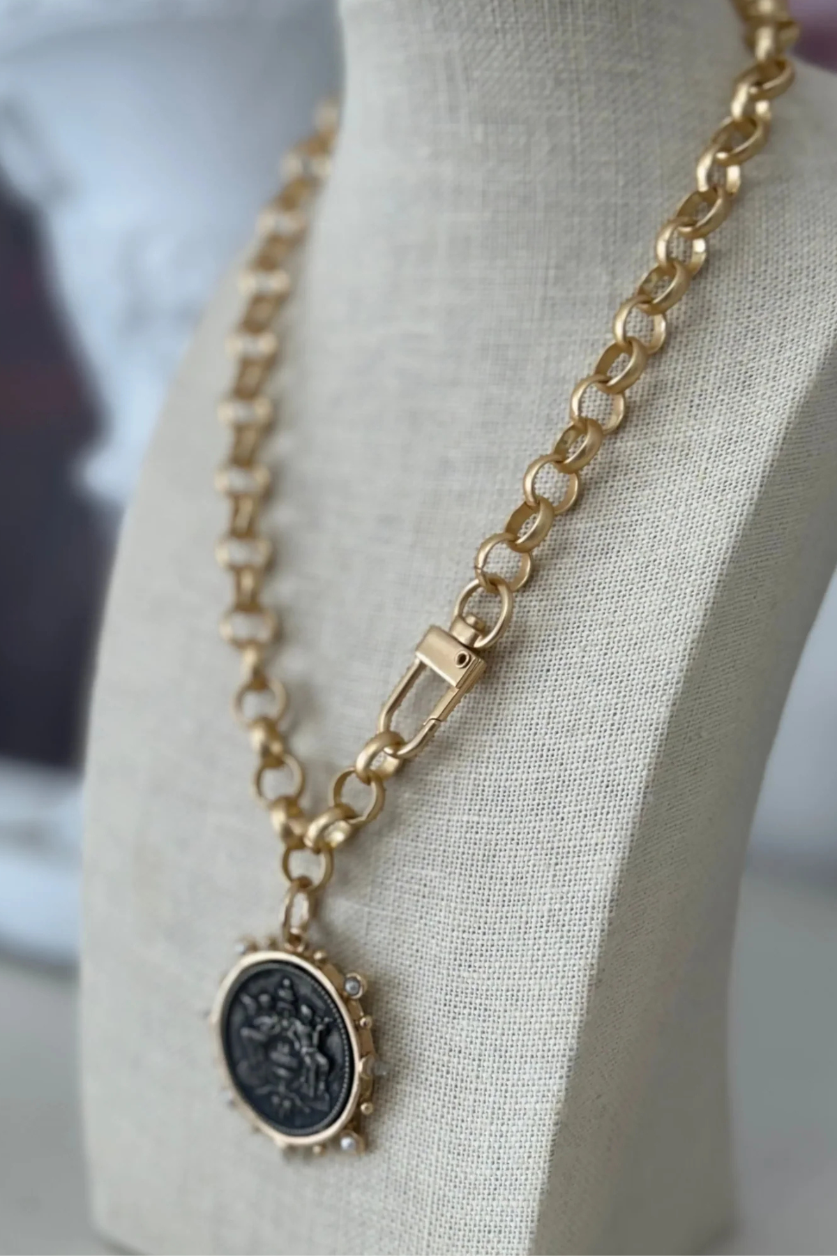 Le Monde Necklace