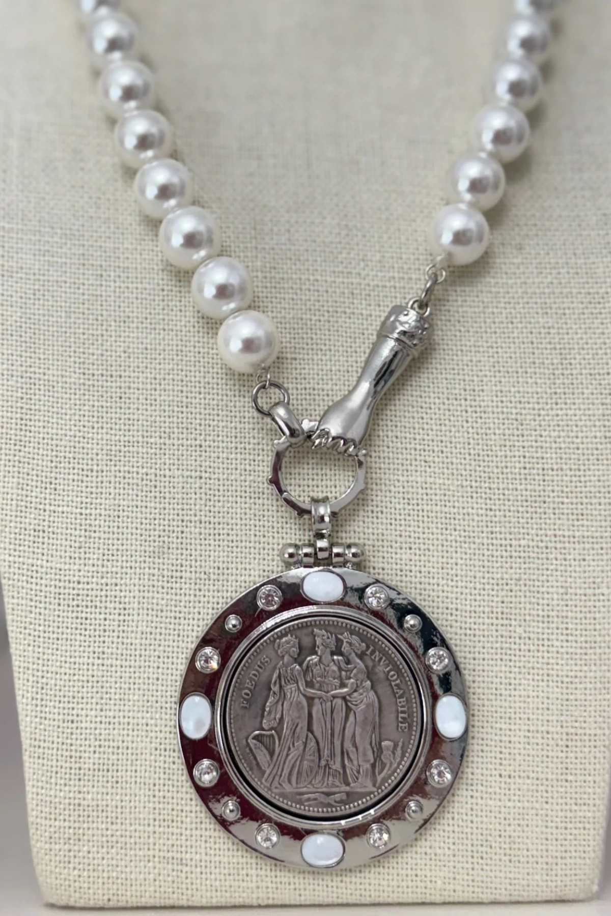 Valentine Rouge - Three Graces Necklace White Pearl